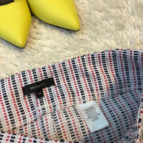 ✨RW&CO✨ Stretchy Pencil Skirt - Picture 4 of 4